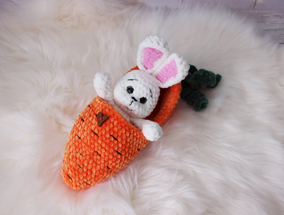 Crochet bunny in carrot pattern